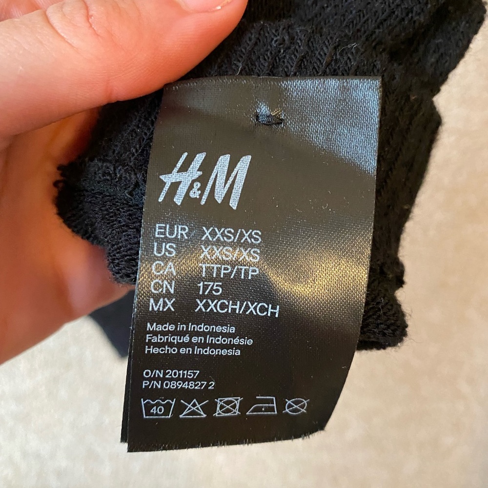 Black knit gloves
